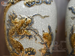Đôi lọ hoa dáng lộc bình men rạn đắp nổi Rồng Như Ý vẽ vàng 24k, cao 32cm
