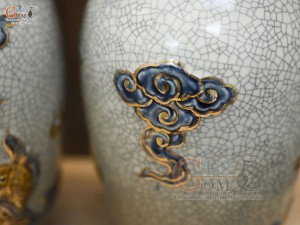 Đôi lọ hoa dáng lộc bình men rạn đắp nổi Rồng Như Ý vẽ vàng 24k, cao 32cm