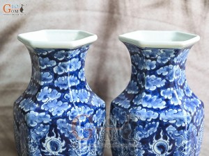 Đôi lọ hoa dáng lục giác vẽ Long ẩn nền băng, cao 33cm