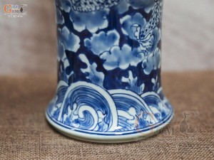 Đôi lọ hoa dáng ống trúc vẽ Long Ẩn nền băng, cao 34cm