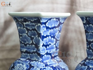 Đôi lọ hoa dáng vuông vẽ Long Ẩn nền băng, cao 39cm