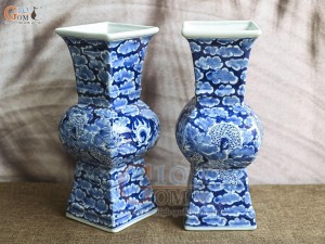 Đôi lọ hoa dáng vuông vẽ Long Ẩn nền băng, cao 39cm