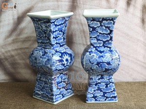 Đôi lọ hoa dáng vuông vẽ Long Ẩn nền băng, cao 39cm