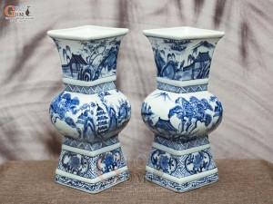 Đôi lọ hoa dáng vuông vẽ Sơn Thủy, cao 39cm