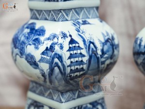 Đôi lọ hoa dáng vuông vẽ Sơn Thủy, cao 39cm