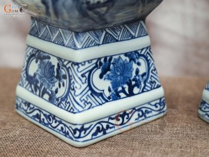 Đôi lọ hoa dáng vuông vẽ Sơn Thủy, cao 39cm