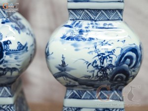 Đôi lọ hoa dáng vuông vẽ Sơn Thủy, cao 39cm