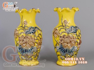 Lọ hoa lượn màu vàng đắp nổi Sen vẽ vàng 24k, cao 32cm (1 chiếc)