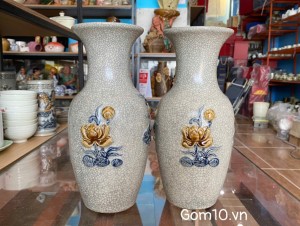 Đôi lọ hoa men rạn đắp nổi hoa Sen Cát Tường, cao 26cm