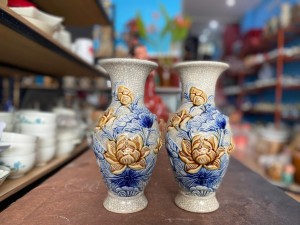 Đôi lọ hoa men rạn đắp nổi Sen Tài Vượng, cao 27cm