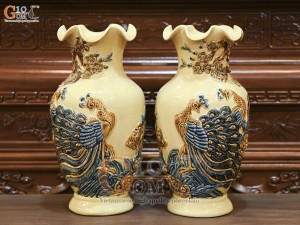 Đôi lọ hoa miệng lượn men hoàng tộc đắp nổi Công Đào, cao 36cm