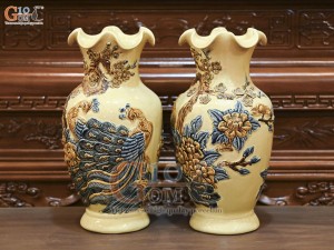 Đôi lọ hoa miệng lượn men hoàng tộc đắp nổi Công Đào, cao 36cm