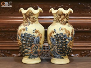 Đôi lọ hoa miệng lượn men hoàng tộc đắp nổi Công Đào, cao 32cm