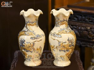 Đôi lọ hoa miệng lượn men hoàng thổ đắp nổi Rồng Như Ý vẽ vàng 24k, cao 26cm