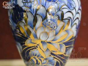 Đôi lọ hoa miệng lượn men lam cổ Sen Cát Tường, vẽ vàng 24k, cao 25cm