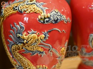 Đôi lọ hoa miệng lượn men màu đắp nổi Rồng Như Ý nền đỏ, cao 32cm