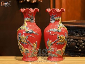 Đôi lọ hoa miệng lượn men màu đắp nổi Rồng Như Ý nền đỏ, cao 32cm