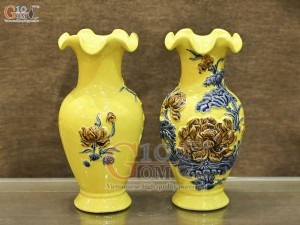 Đôi lọ hoa miệng lượn men màu đắp nổi Sen Cát Tường nền vàng, cao 36cm