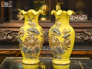 Đôi lọ hoa miệng lượn men màu đắp nổi Sen Cát Tường nền vàng vẽ vàng 24k, cao 36cm