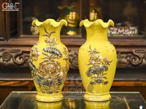 Đôi lọ hoa miệng lượn men màu đắp nổi Sen Cát Tường nền vàng vẽ vàng 24k, cao 36cm