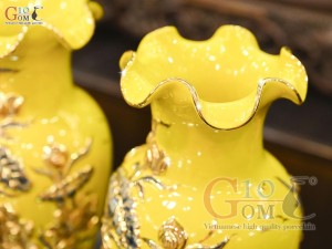 Đôi lọ hoa miệng lượn men màu đắp nổi Sen Cát Tường nền vàng vẽ vàng 24k, cao 36cm