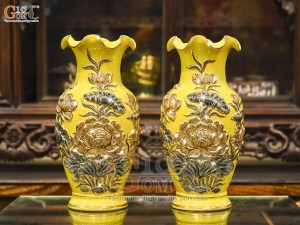 Đôi lọ hoa miệng lượn men màu đắp nổi Sen Cát Tường nền vàng vẽ vàng 24k, cao 32cm