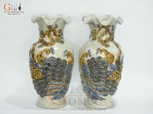 Đôi lọ hoa miệng lượn men rạn đắp nổi Công Đào cao 36cm