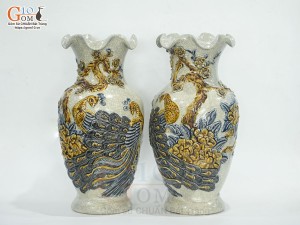 Đôi lọ hoa miệng lượn men rạn đắp nổi Công Đào cao 36cm