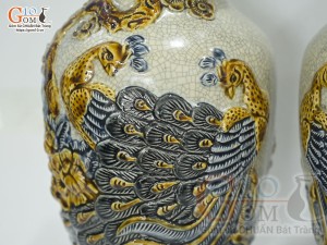 Đôi lọ hoa miệng lượn men rạn đắp nổi Công Đào cao 36cm