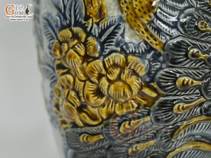 Đôi lọ hoa miệng lượn men rạn đắp nổi Công Đào cao 36cm