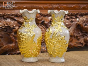Đôi lọ hoa miệng lượn men rạn đắp nổi Công Đào dát vàng 24k, cao 36cm