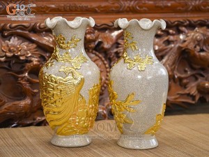 Đôi lọ hoa miệng lượn men rạn đắp nổi Công Đào dát vàng 24k, cao 36cm