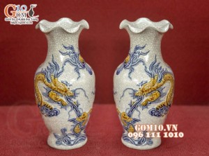 Đôi lọ hoa miệng lượn men rạn đắp nổi Rồng Như Ý, cao 26cm