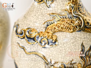 Đôi lọ hoa miệng lượn men rạn đắp nổi Rồng Như Ý vẽ vàng 24k, cao 32cm