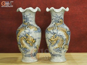 Đôi lọ hoa miệng lượn men rạn đắp nổi Rồng Tài Vượng, cao 31cm