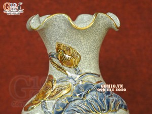 Đôi lọ hoa miệng lượn men rạn đắp nổi Sen Cát Tường vẽ vàng 24k, cao 32cm