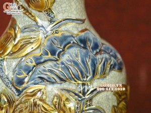 Đôi lọ hoa miệng lượn men rạn đắp nổi Sen Cát Tường vẽ vàng 24k, cao 32cm