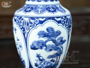 Đội lọ hoa miệng lượn men trắng họa tiết Tứ Cảnh Tài Lộc, cao 35cm