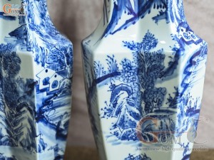 Đôi lọ hoa song tâm men lam cổ vẽ cảnh Sơn Thủy, cao 33cm