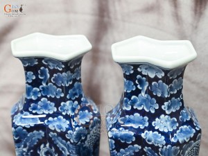 Đôi lọ hoa song tâm men lam cổ vẽ Long Ẩn, cao 33cm