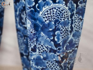 Đôi lọ hoa song tâm men lam cổ vẽ Long Ẩn, cao 33cm