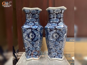 Đôi lọ hoa song tâm men lam cổ vẽ Long Ẩn, cao 33cm