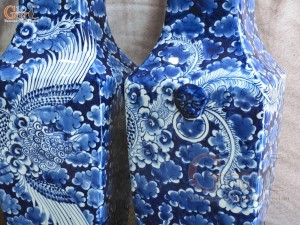 Đôi lọ hoa tai hổ men lam cổ vẽ Phượng băng, cao 45cm