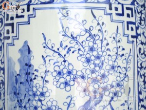 Đôi lọ lộc bình men lam vẽ Tứ Cảnh, cao 1m55 ( cả chân kê)