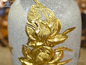 Đôi lọ lộc bình men rạn đắp nổi hoa Sen Cát Tường dát vàng 24k, cao 26cm