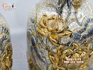 Đôi lọ lộc bình men rạn đắp nổi sen vẽ vàng 24k, cao 27cm