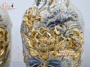 Đôi lọ lộc bình men rạn đắp nổi sen vẽ vàng 24k, cao 27cm