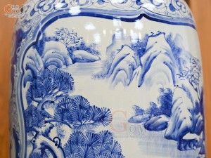 Đôi lọ lộc bình men trắng nhị cảnh Sơn Thuỷ - Công Đào cao 1m55cm (cả chân kê)