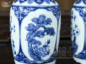 Đôi lọ lộc bình men trắng họa tiết Tứ Cảnh, cao 35cm