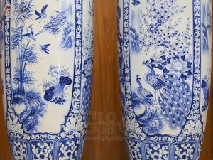 Đôi lọ lộc bình men trắng vẽ Tứ Cảnh Cát Tường, cao 1m75cm (cả chân kê)